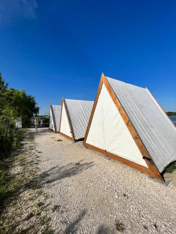 Lupa Tent Budakalász Extérieur photo