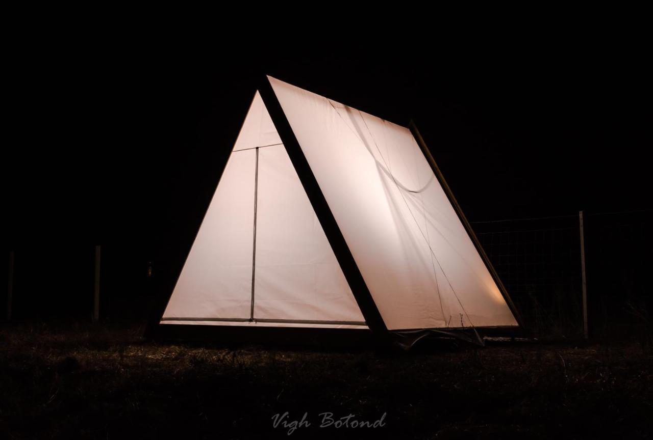 Lupa Tent Budakalász Extérieur photo